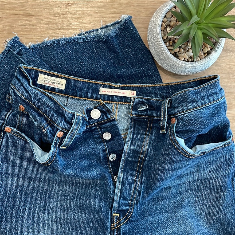 Levi’s. Ribcage Straight Ankle